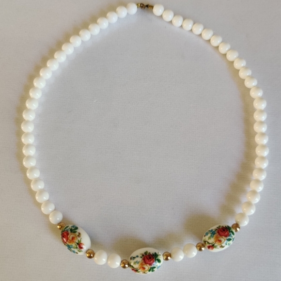 Vintage 80s flower beads necklace in EUC - Picture 2 of 8